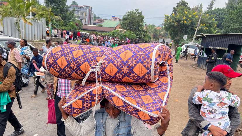 Humanitarian staff flee from Goma