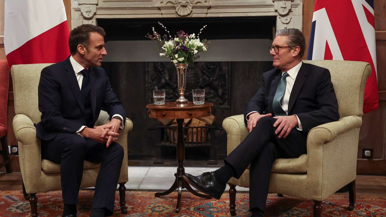 British PM Starmer meets French President Macron at Chequers