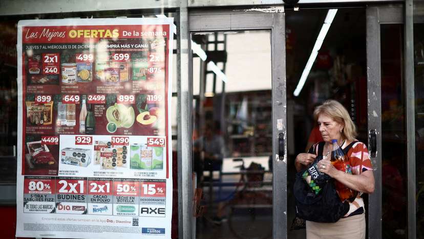 FILE PHOTO: Argentina's surging prices adds urgency to new president's plan