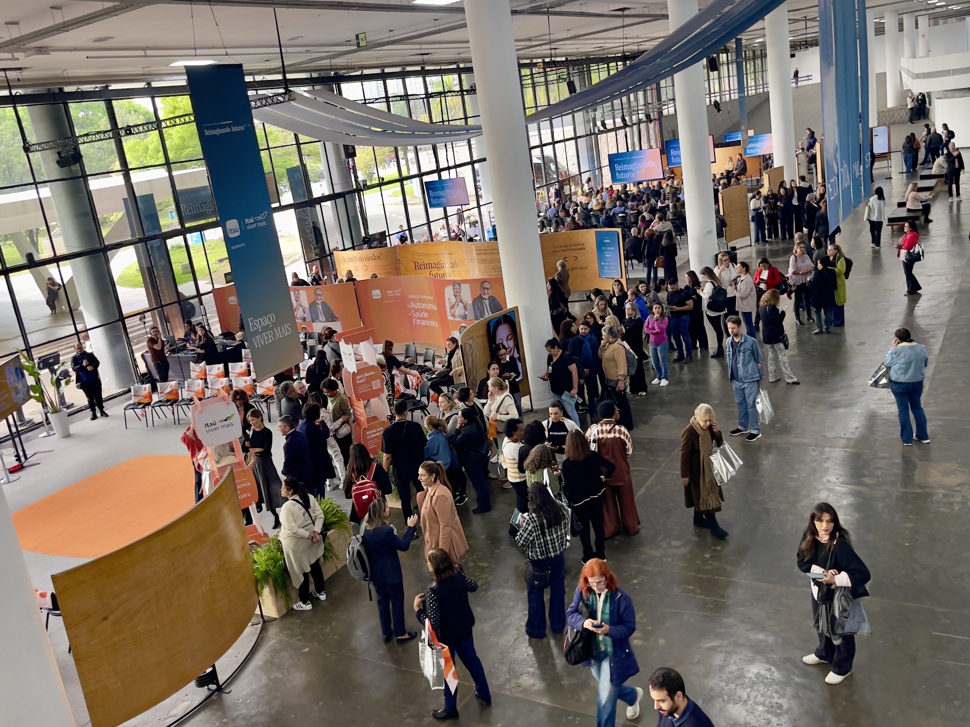Evento reúne mais de 300 palestrantes.