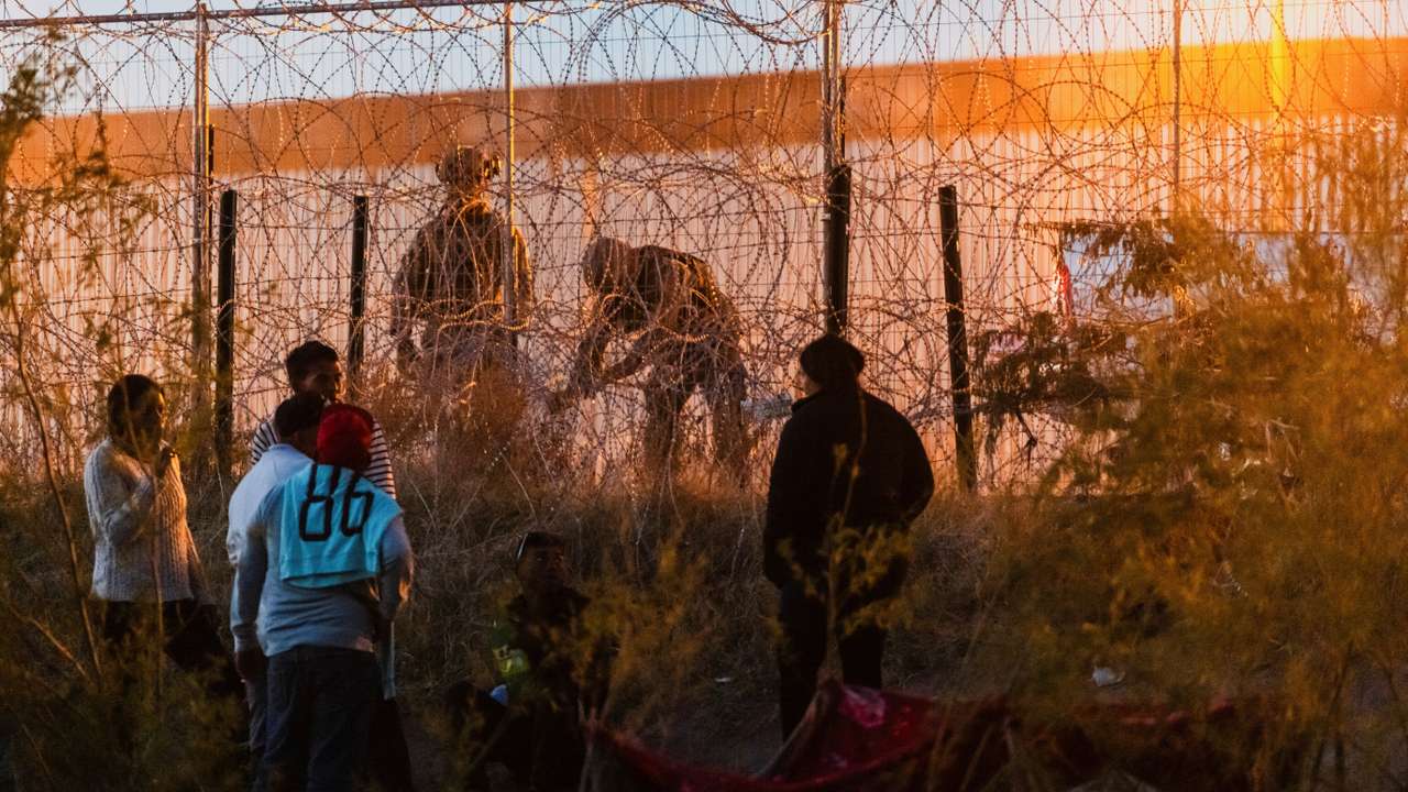 U.S. Supreme Court allows Texas law on suspected illegal immigrants to take effect