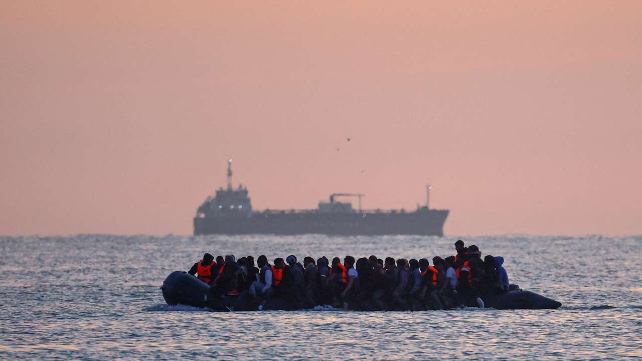 Migrants leave French coast in dinghies as UK, France tighten asylum rules