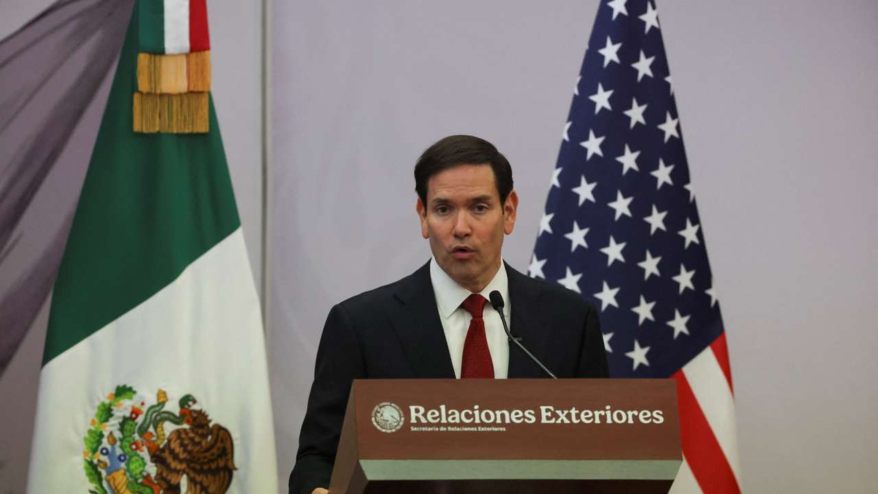 U.S. Secretary of State Marco Rubio and Mexico's Foreign Minister Juan Ramon de la Fuente attend a press conference, in Mexico City