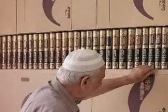 Acervo continha milhares de documentos, livros e revistas, preservados desde 2011.