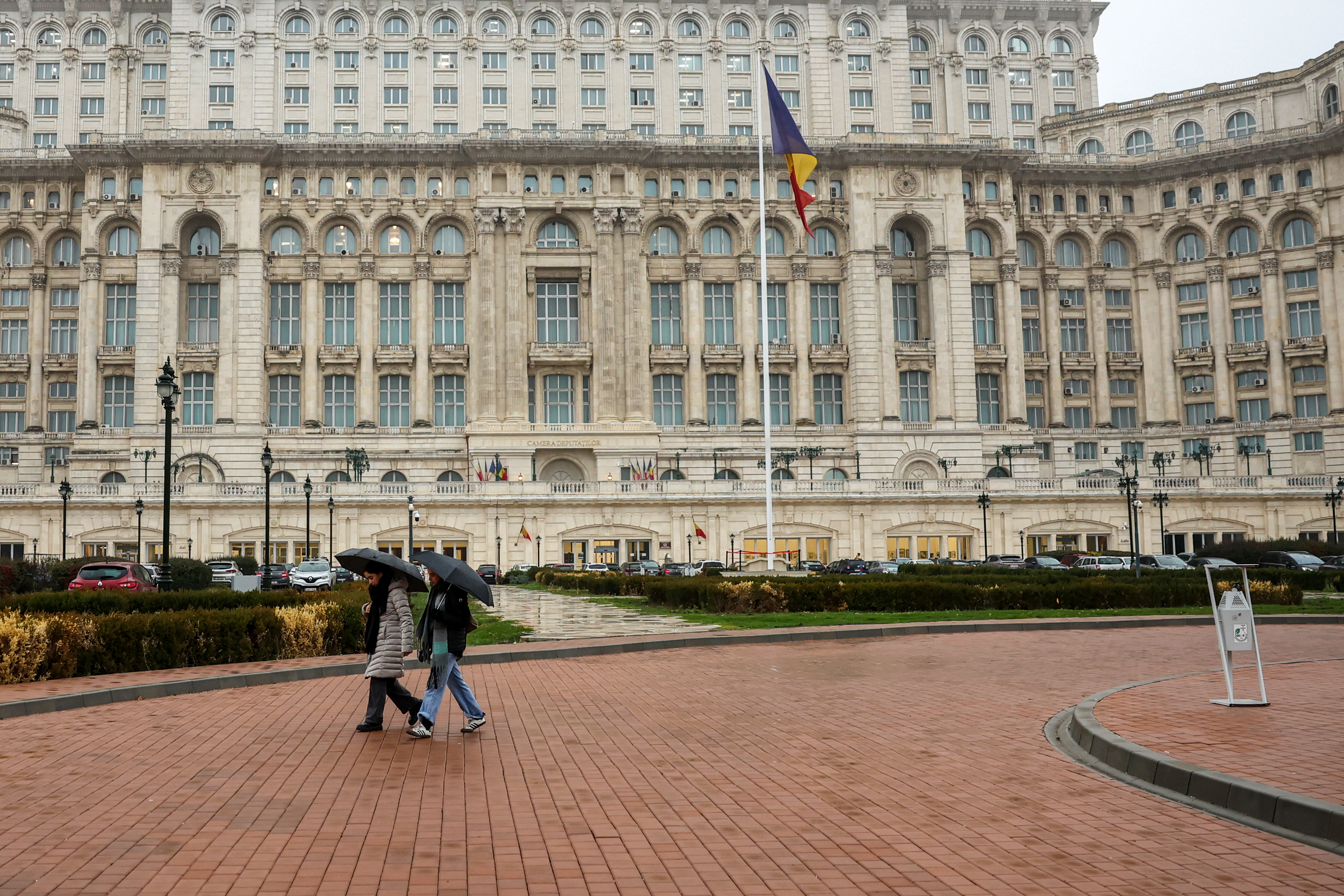 Romanians gear up for second round of presidential election
