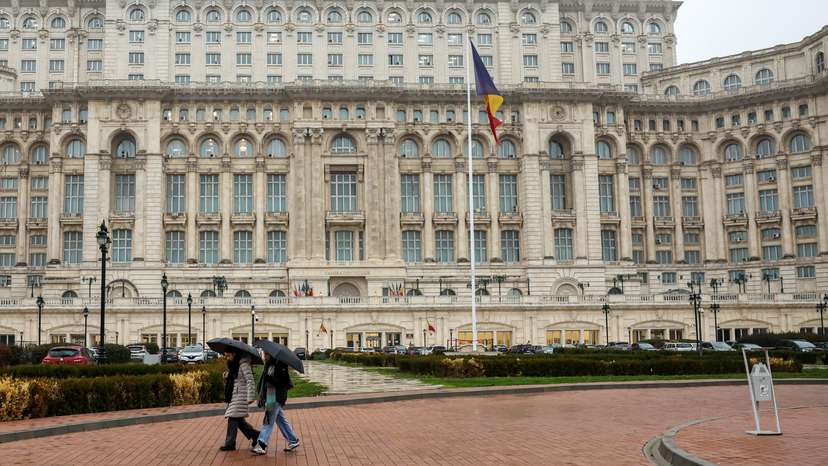 Romanians gear up for second round of presidential election