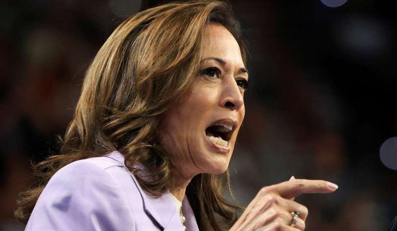 FILE PHOTO: Democratic presidential candidate and U.S. Vice President Harris campaigns in Las Vegas