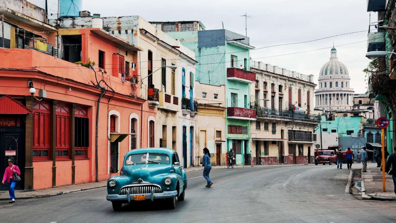 Imagem de uma rua em Havana, capital de Cuba