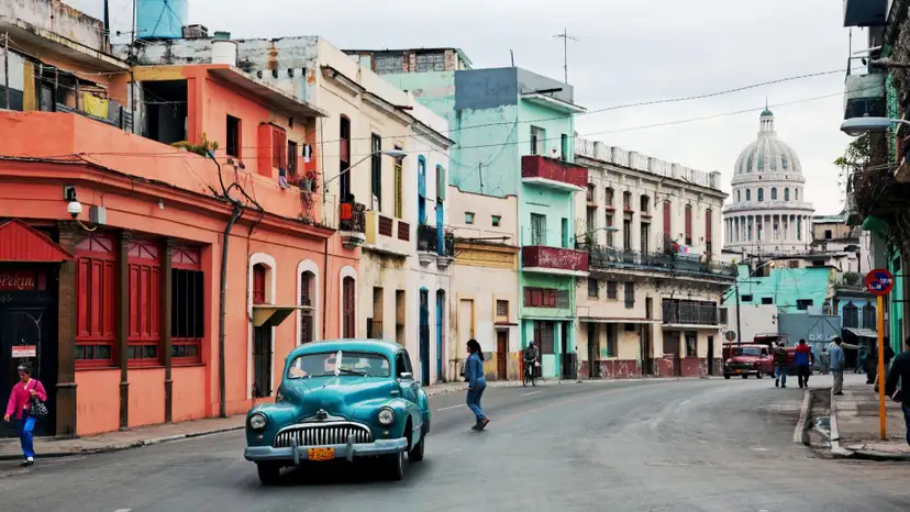 Imagem de uma rua em Havana, capital de Cuba