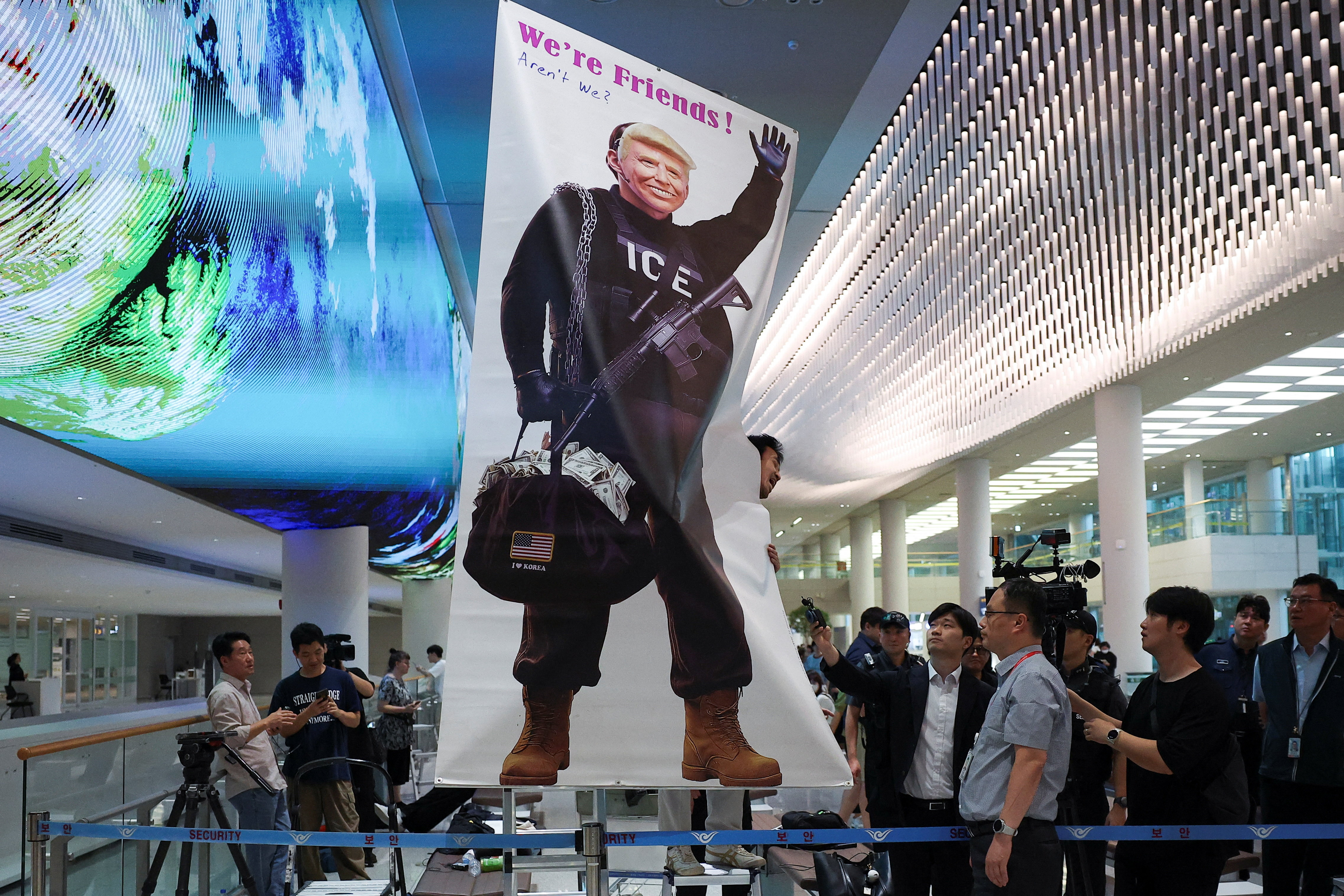 South Korean workers who were detained in an immigration raid in Georgia, arrive in Incheon