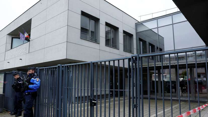 A teacher stabbed by a student at the Robert Schuman secondary school in Benfeld