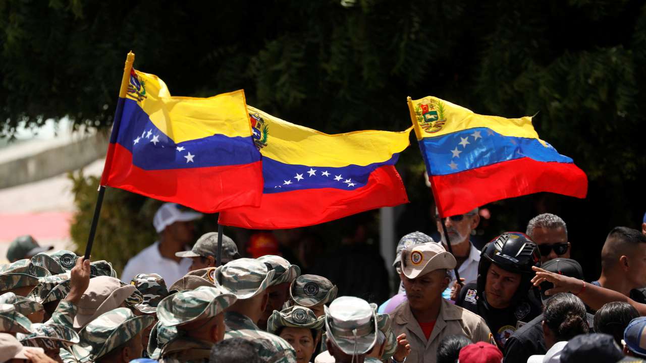 Venezuela mobilizes militia in response to US warship deployment