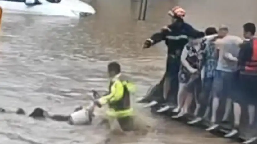 Officer's Split-Second Flood Rescue
