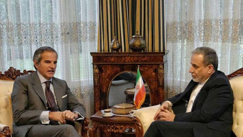 Iranian FM Araqchi meets with IAEA Director General Grossi in Geneva