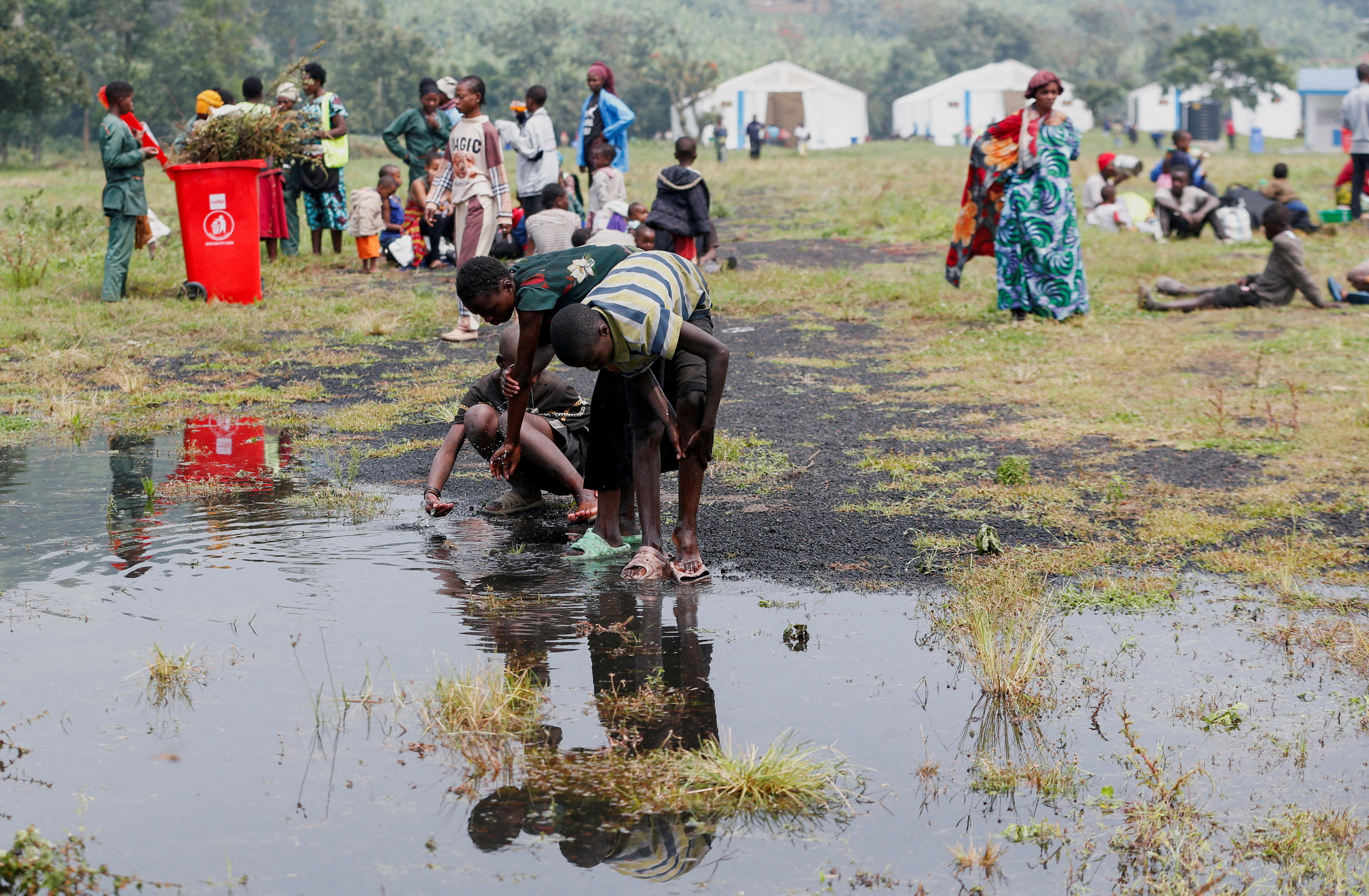 FILE PHOTO: Refugees flee eastern Congo into Rwanda as fighting rages in Goma