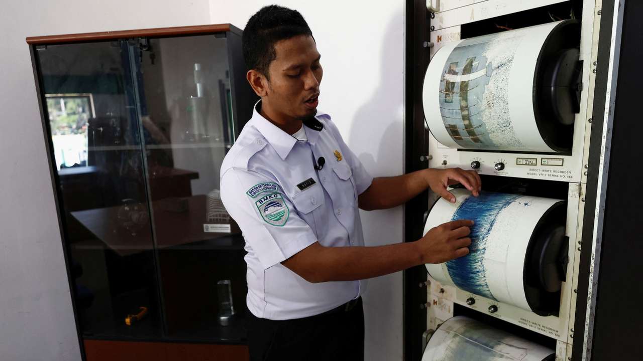 New tsunami warning device, a beacon of hope for Indonesians in Aceh