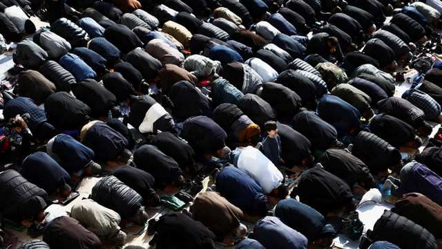 thousands flood Jerusalem's Al-Aqsa mosque for Eid prayers