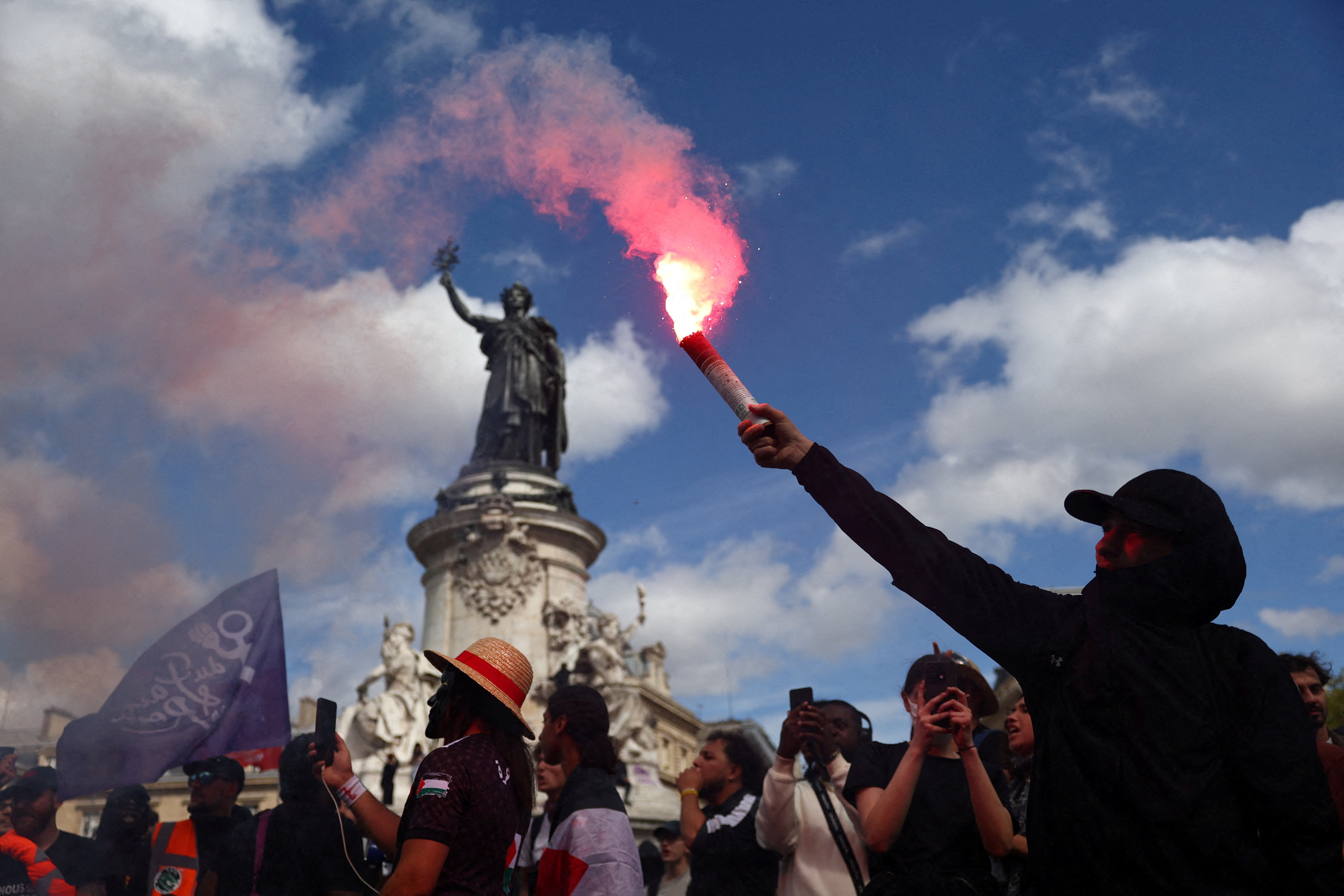 Day of protests calling to "Block Everything" in France