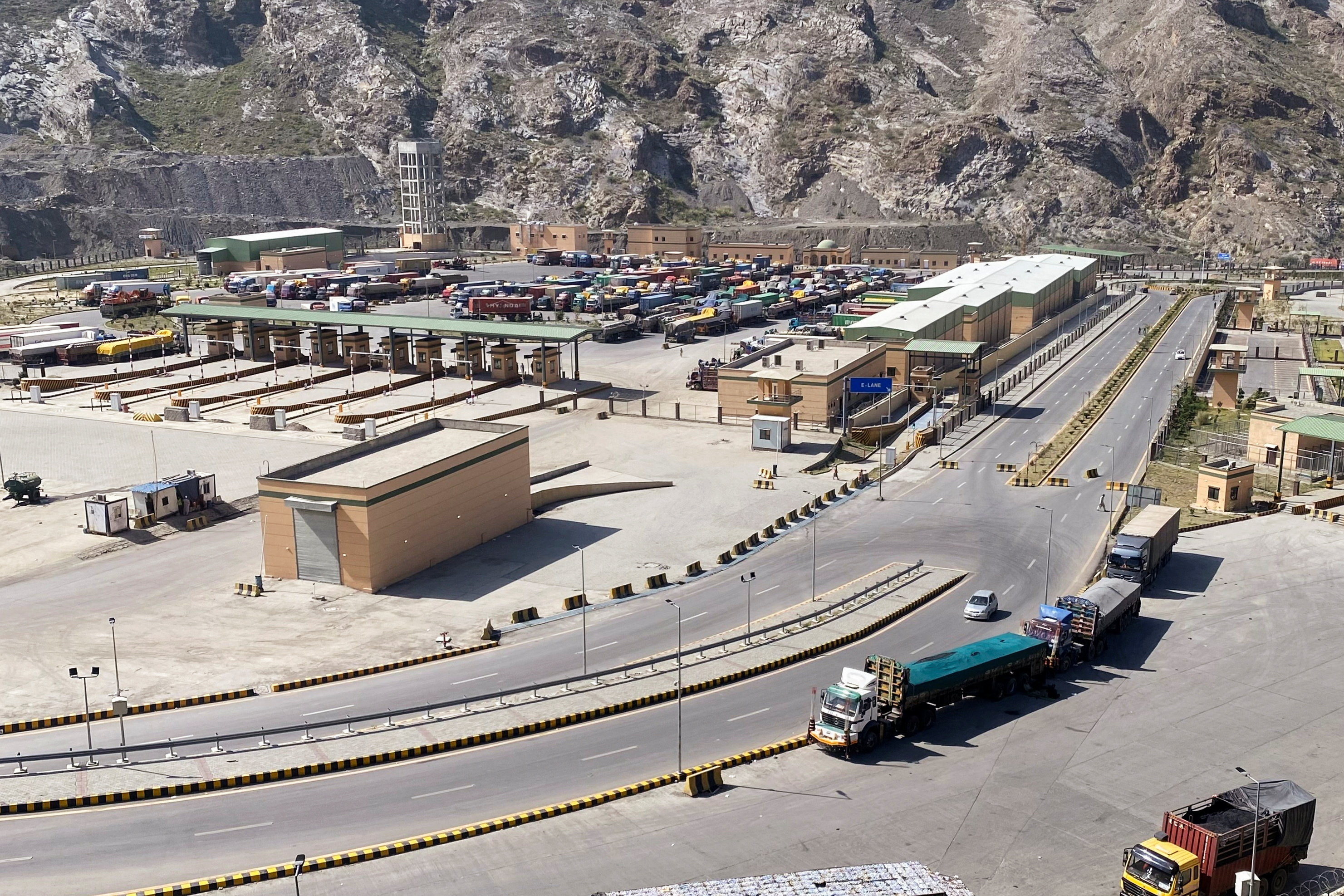 Pakistan closes border with Afghanistan following exchanges of fire, in Torkham