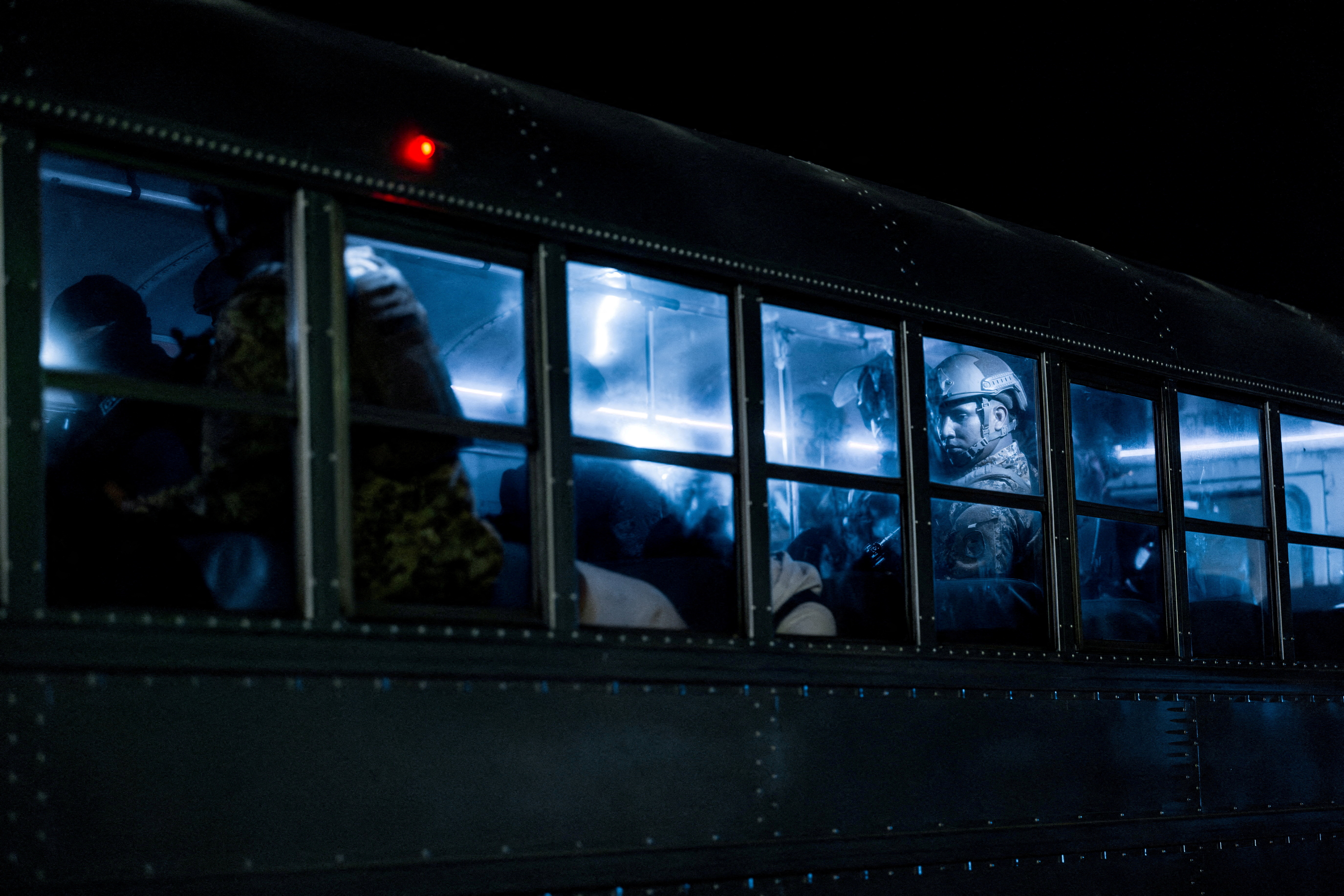 U.S. deports alleged members of the Tren de Aragua to be imprisoned in El Salvador