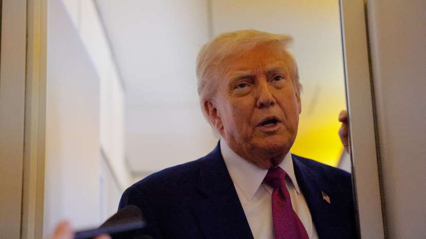 U.S. President Trump travels to UAE aboard AF1