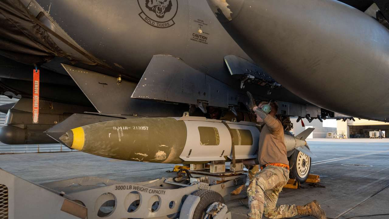 US carries out large-scale retaliatory strikes against ISIS in Syria