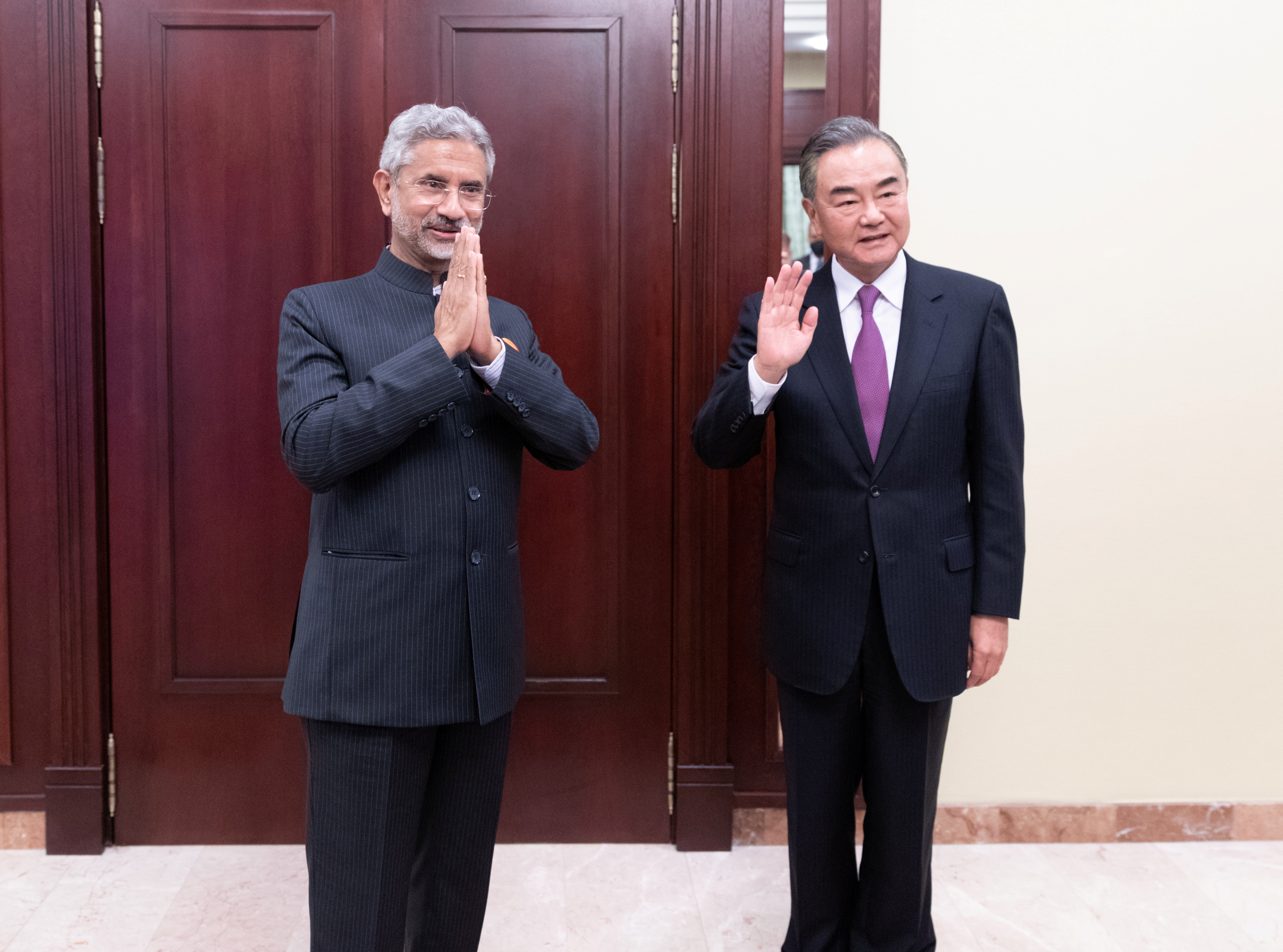 Chinese State Councilor and Foreign Minister Wang meets Indian Foreign Minister Jaishankar in Moscow