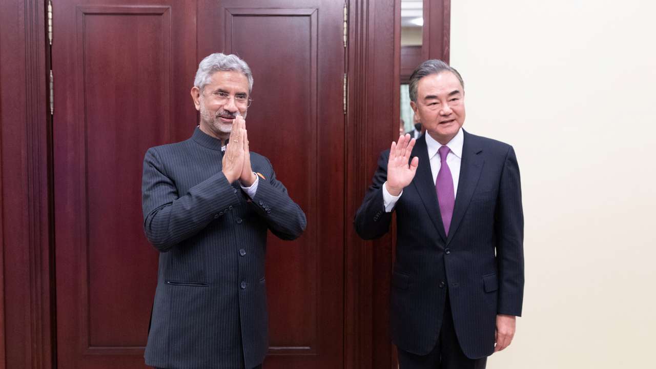 Chinese State Councilor and Foreign Minister Wang meets Indian Foreign Minister Jaishankar in Moscow