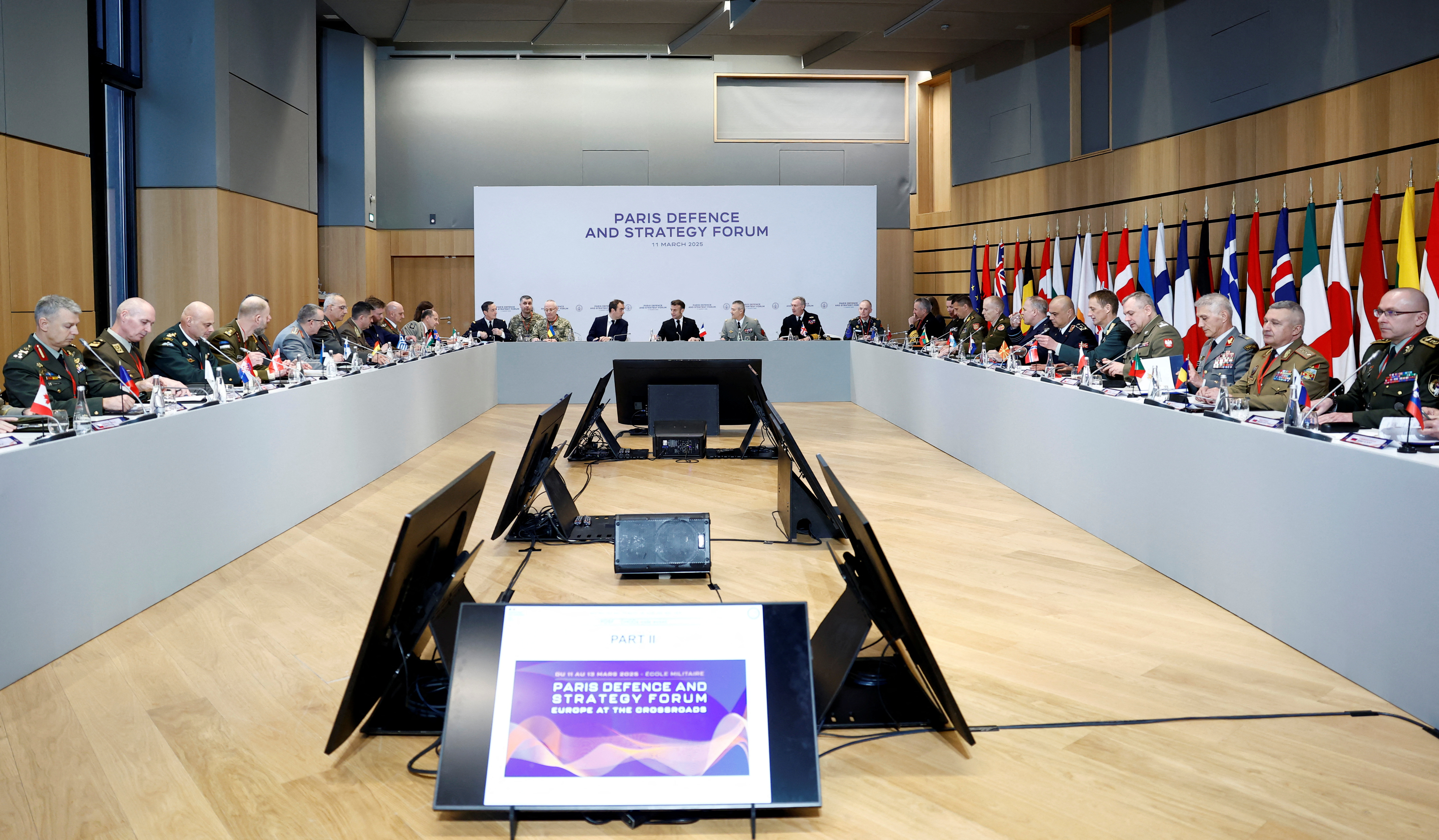 Macron meets the chiefs of staff of the European Union and NATO armies in Paris