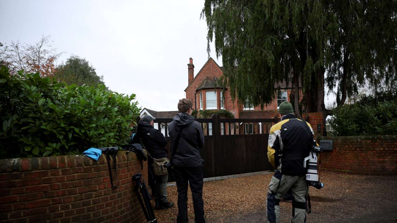 Director General of BBC Tim Davie and Chief Executive of BBC News Deborah Turness resign following criticism over Trump documentary edit