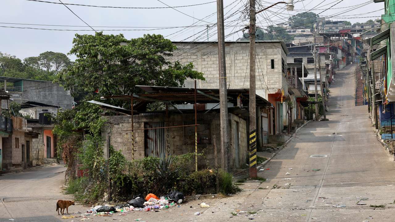 Mass displacement as residents flee gang violence, in Tila