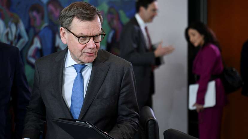 German government holds cabinet meeting in Berlin
