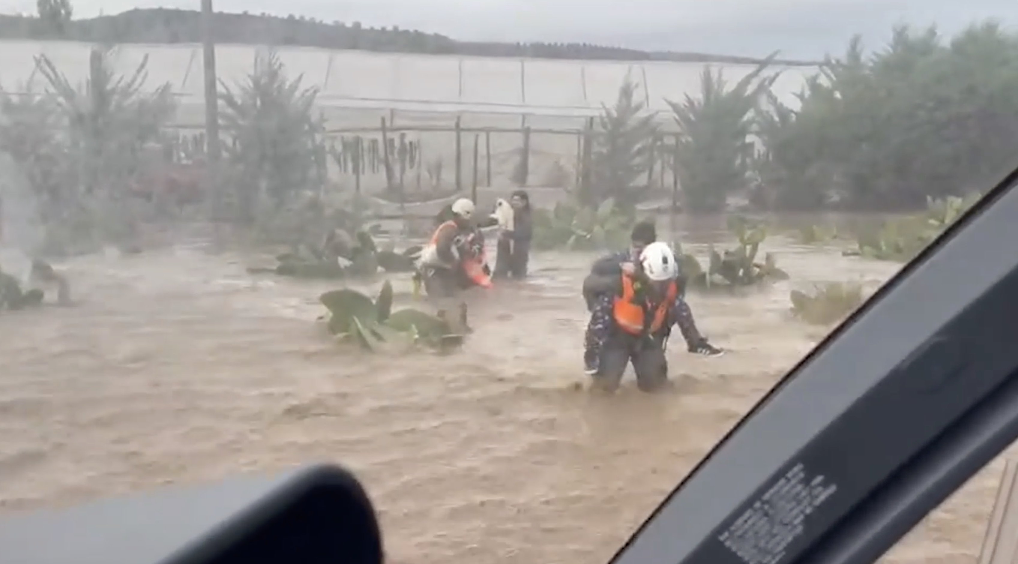 Chile Rescues Families from Rising Floodwater
