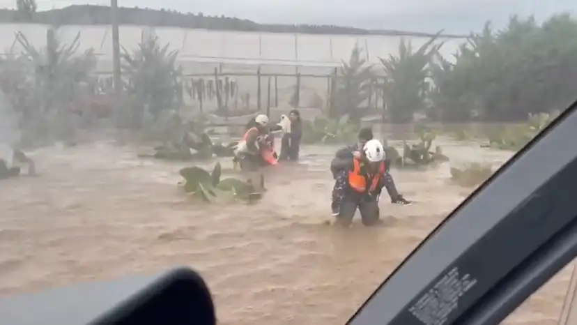 Chile Rescues Families from Rising Floodwater