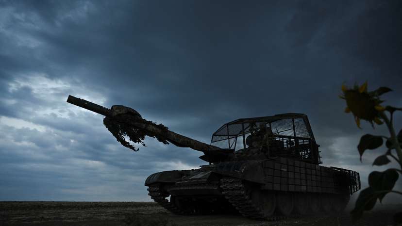 Ukrainian servicemen attend military exercises near a front line in Zaporizhzhia region