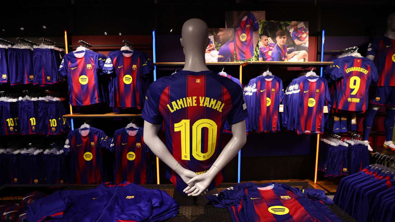 Soccer Football - Lamine Yamal signs contract extension with FC Barcelona - Barcelona, Spain - July 16, 2025 A FC Barcelona shirt displaying Lamine Yamal number 10 is pictured before the presentation REUTERS/Albert Gea