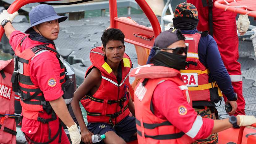 Boat with Rohingya migrants sinks off Malaysia