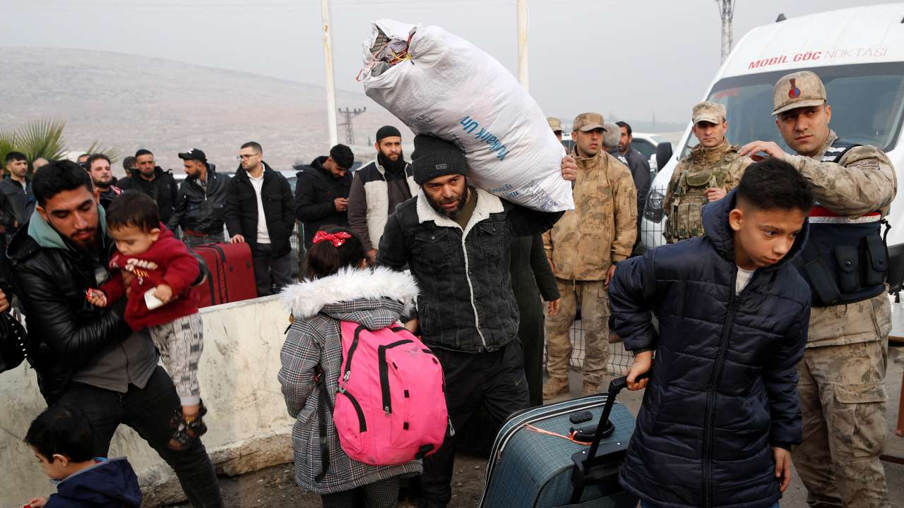 Syrians living in Turkey begin return to Syria