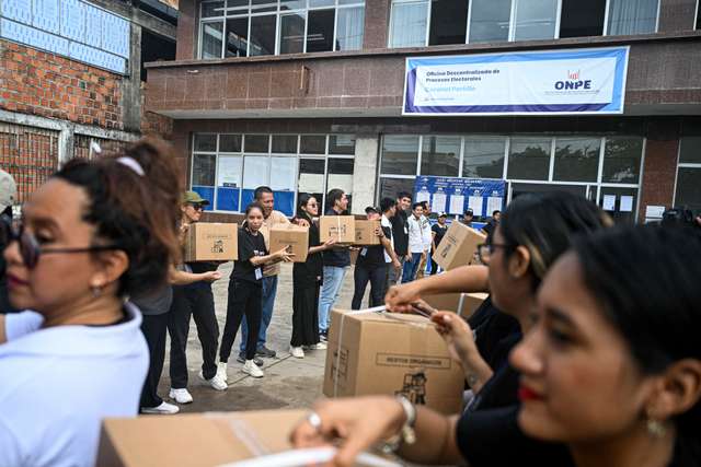 Volunteers of the ONPE (National Office of Electoral Processes) transport electoral material to its Coronel Portillo offices in the department of Ucayali in the central-eastern jungle of Peru, on April 11, 2026. Peru, which has had eight presidents in ten years, will hold general election on April 12, 2026, in which voters will have to choose among 35 candidates. (Photo by Hugo Alejos / AFP)