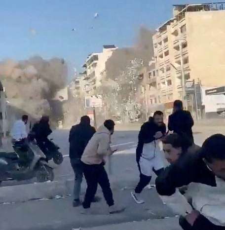 People flee as Israeli strike hits building in Tyre, Lebanon