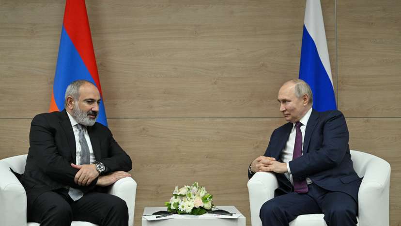 Russian President Vladimir Putin meets with Armenian Prime Minister Nikol Pashinyan in Sochi