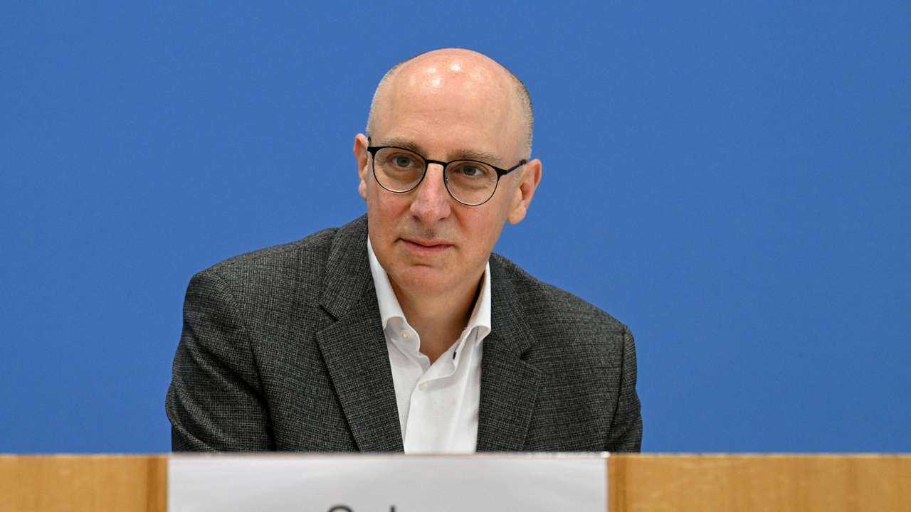 Vice President of the Federal Office for the Protection of the Constitution and President of Germany's digital association Bitkom present the Economic Security Report