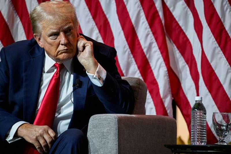 Trump speaks at NABJ venue in Chicago