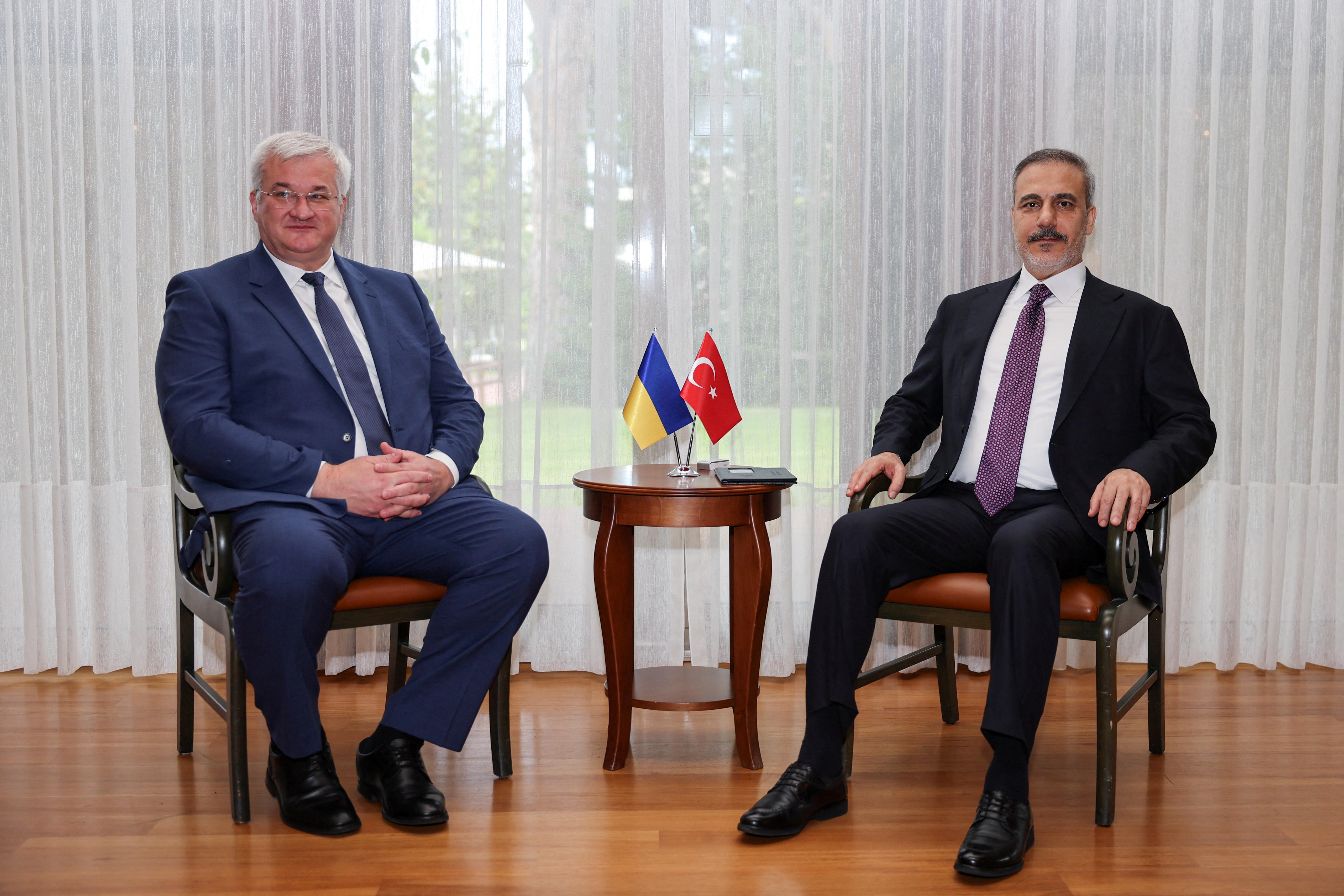 Turkish Foreign Minister Fidan meets with Ukrainian Foreign Minister Sybiha in Antalya