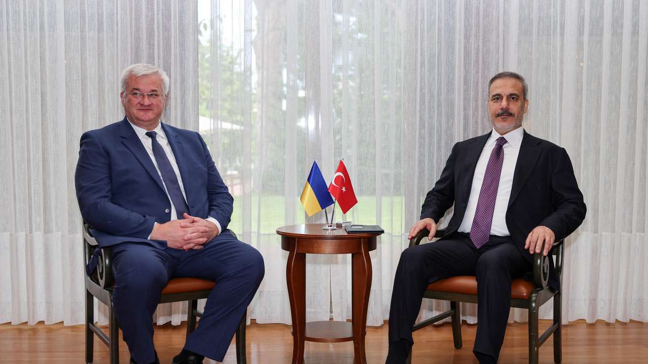 Turkish Foreign Minister Fidan meets with Ukrainian Foreign Minister Sybiha in Antalya