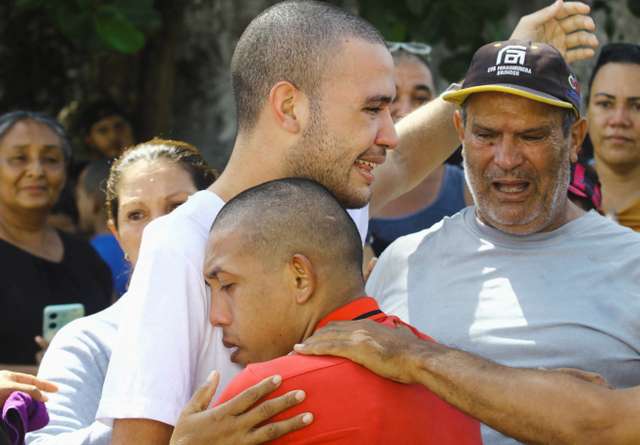 People arrested after disputed presidential elections released from prison, in Tocuyito