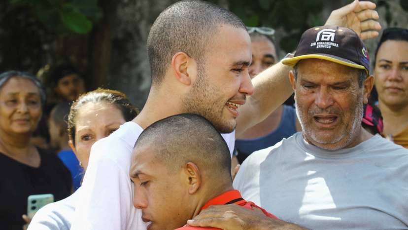 People arrested after disputed presidential elections released from prison, in Tocuyito