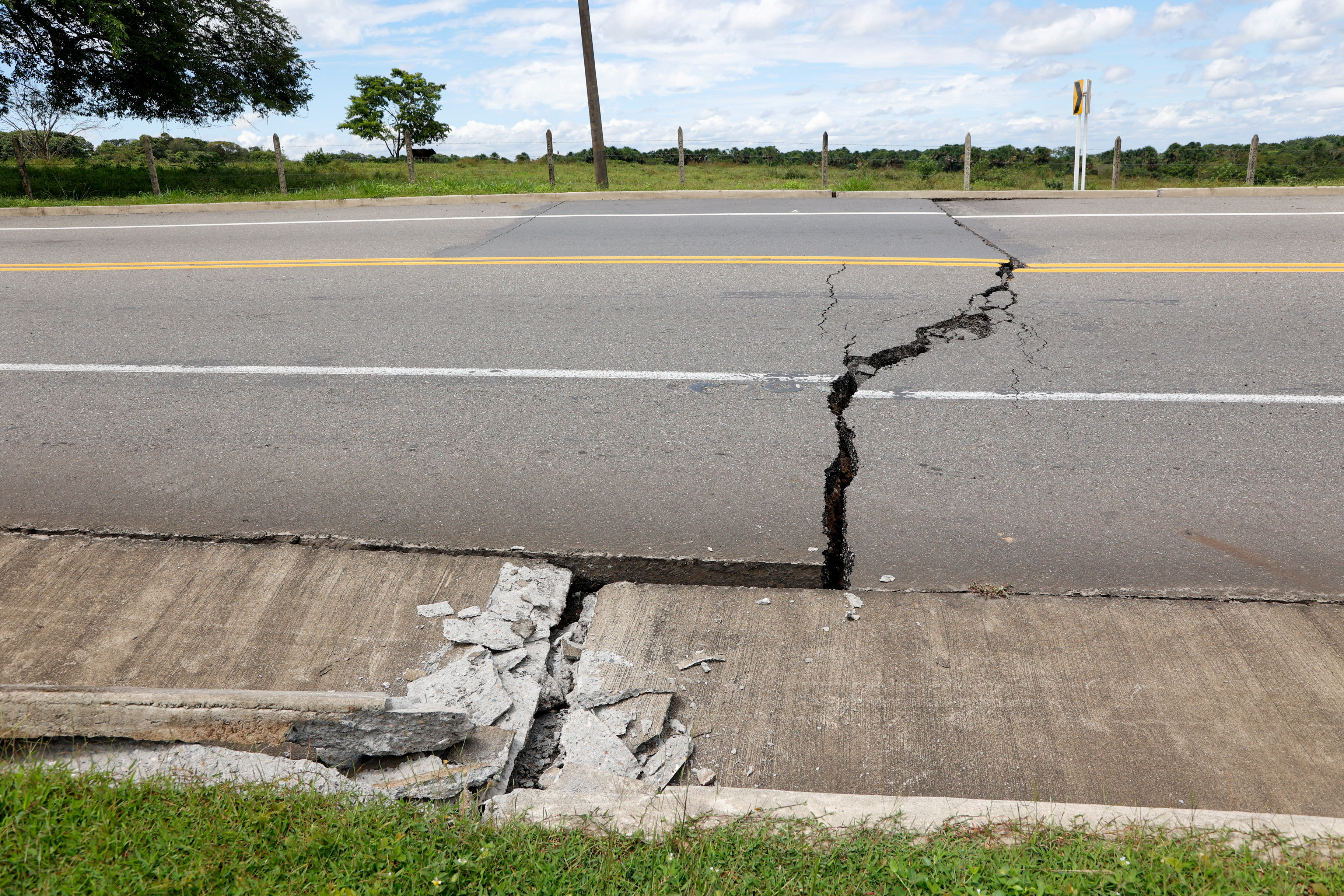 Aftermath of an earthquake in Paratebueno