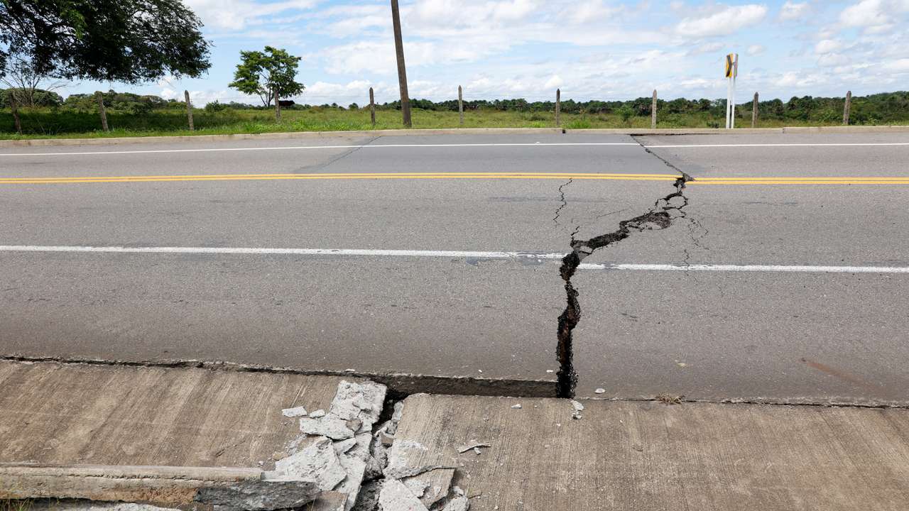 Aftermath of an earthquake in Paratebueno