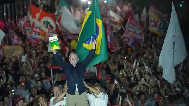 Lula leads march